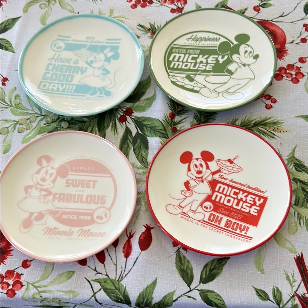 Disney Mickey and Minnie Mouse back in the day 7 inch Plates Set